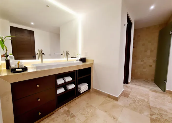 Apartment Luxe One Bedroom Ocean View - Casa Del Mar *